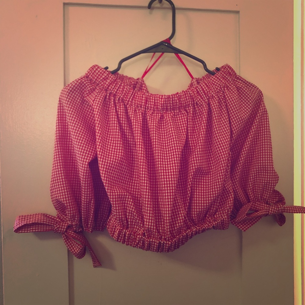 Red & white crop top
